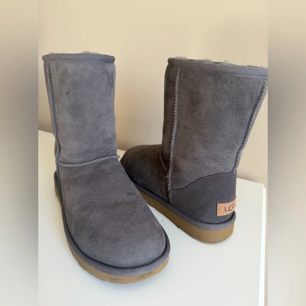 Ugg Classic Short II - Grey size 8